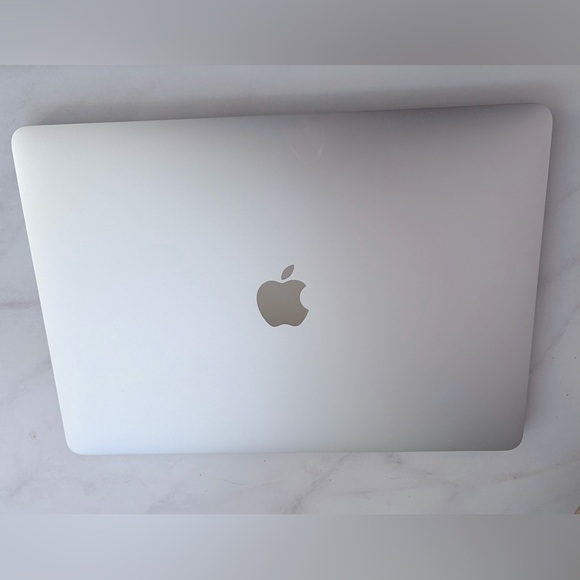 MacBook Pro 2020 - Picture 3 of 3